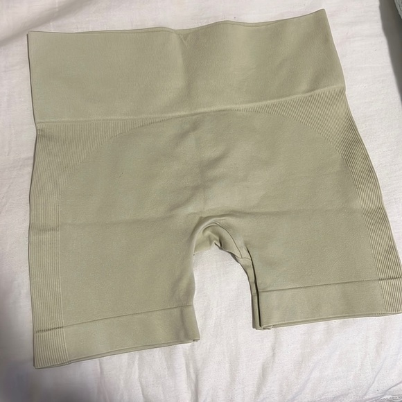 Set active short - Picture 1 of 3